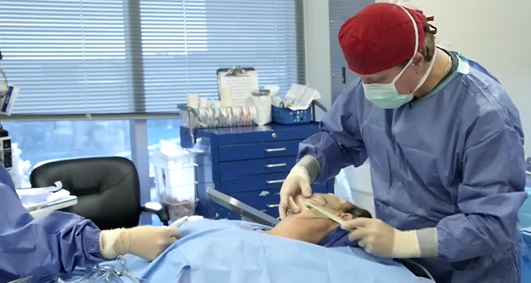 Live Demo: RF Facial Contouring Masterclass – Dr. Rod Rohrich